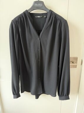 Uniqlo Black Long-Sleeve V-Neck Button Shirt